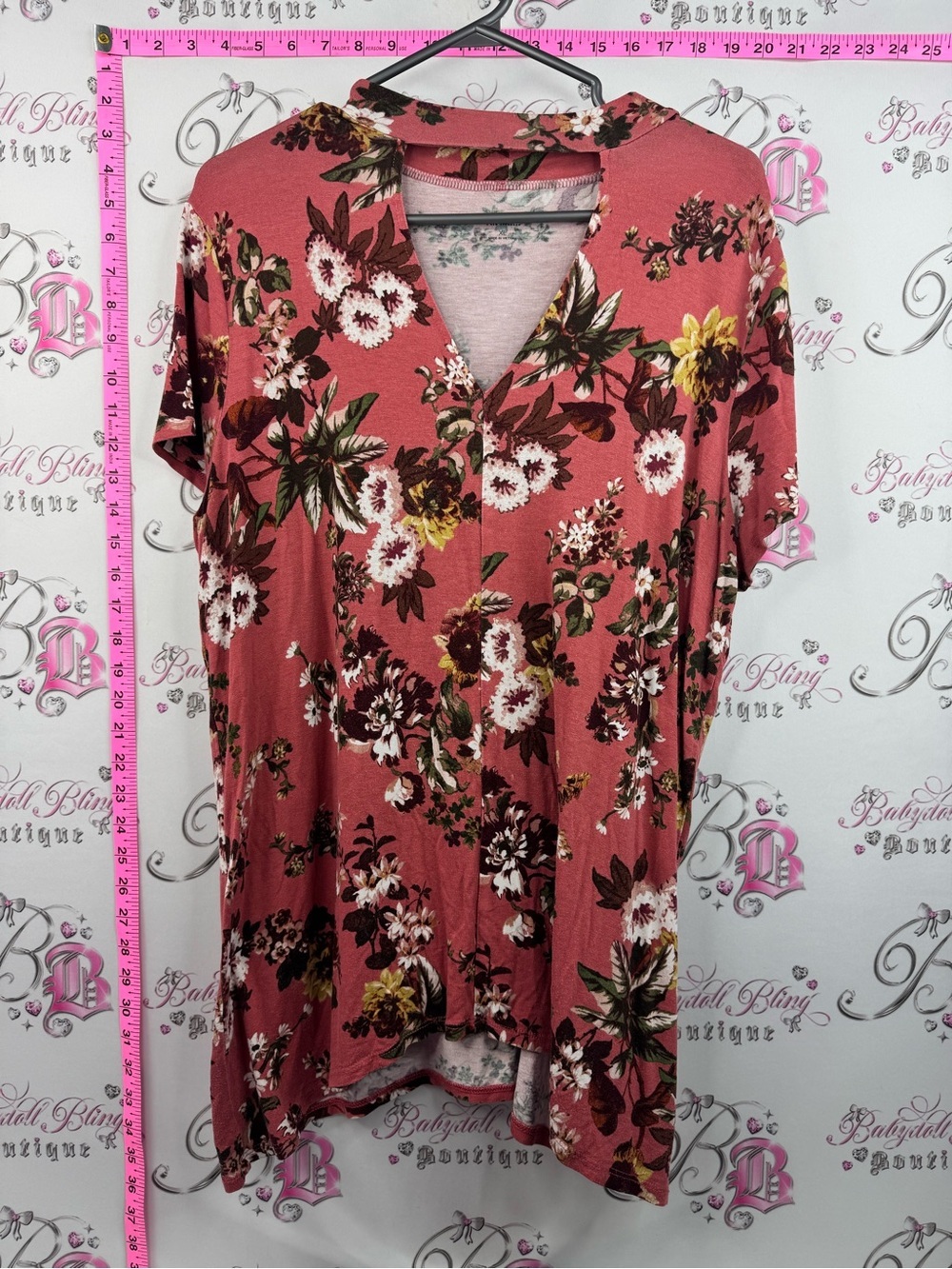 a.n.a tshirt long style cut out chest area Rose Floral Short Sleeve V-Neck Tunic